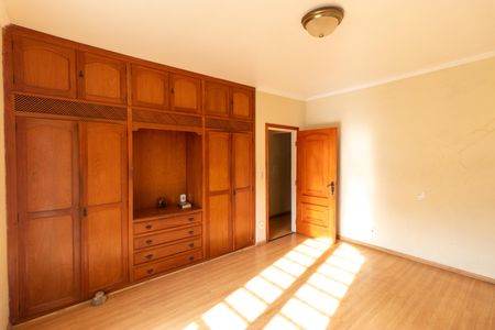 Casa à venda com 178m², 4 quartos e 3 vagas Casa à venda com 178m², 4 quartos e 3 vagasQuarto 02