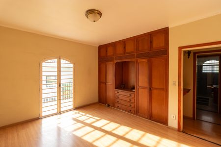 Casa à venda com 178m², 4 quartos e 3 vagas Casa à venda com 178m², 4 quartos e 3 vagasQuarto 02