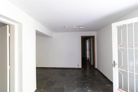 Casa à venda com 178m², 4 quartos e 3 vagas Casa à venda com 178m², 4 quartos e 3 vagasSala da casa 02