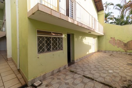Casa à venda com 178m², 4 quartos e 3 vagas Casa à venda com 178m², 4 quartos e 3 vagasQuintal