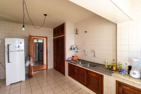 Casa à venda com 178m², 4 quartos e 3 vagas Casa à venda com 178m², 4 quartos e 3 vagasCozinha