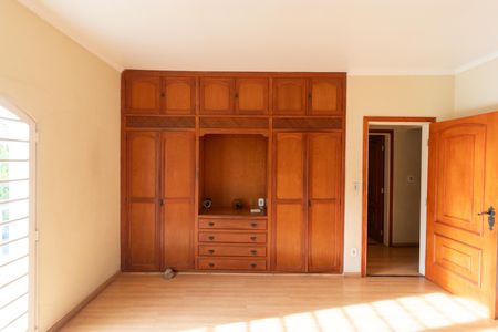 Casa à venda com 178m², 4 quartos e 3 vagas