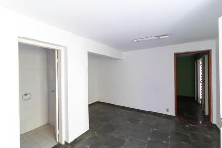 Casa à venda com 178m², 4 quartos e 3 vagas Casa à venda com 178m², 4 quartos e 3 vagasSala da casa 02