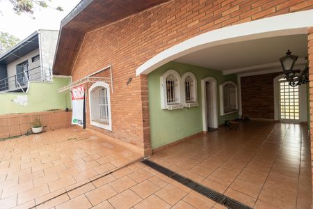 Casa à venda com 178m², 4 quartos e 3 vagas Casa à venda com 178m², 4 quartos e 3 vagasGaragem