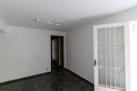 Casa à venda com 178m², 4 quartos e 3 vagas Casa à venda com 178m², 4 quartos e 3 vagasSala da casa 02
