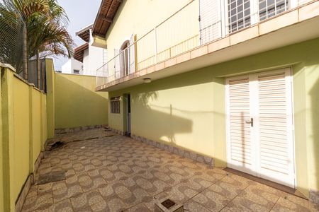 Casa à venda com 178m², 4 quartos e 3 vagas Casa à venda com 178m², 4 quartos e 3 vagasQuintal