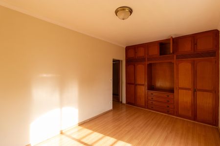 Casa à venda com 178m², 4 quartos e 3 vagas Casa à venda com 178m², 4 quartos e 3 vagasSuíte