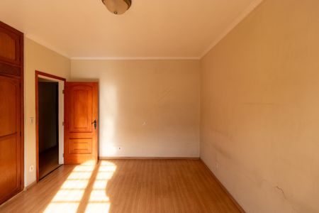 Casa à venda com 178m², 4 quartos e 3 vagas Casa à venda com 178m², 4 quartos e 3 vagasQuarto 02