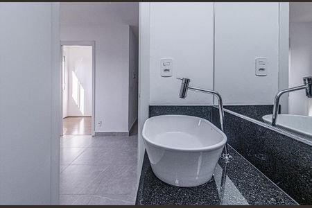 banheiro social_4 de apartamento para alugar com 2 quartos, 34m² em Ipiranga, São Paulo