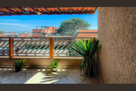Casa para alugar com 230m², 3 quartos e 2 vagas Casa para alugar com 230m², 3 quartos e 2 vagasVaranda