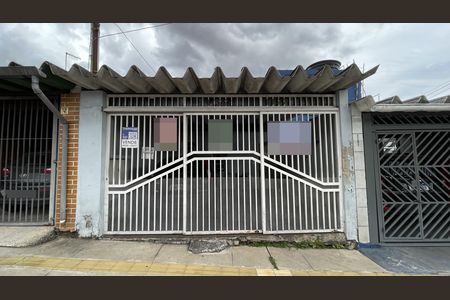 Casa à venda com 104m², 2 quartos e 2 vagas Casa à venda com 104m², 2 quartos e 2 vagasFachada