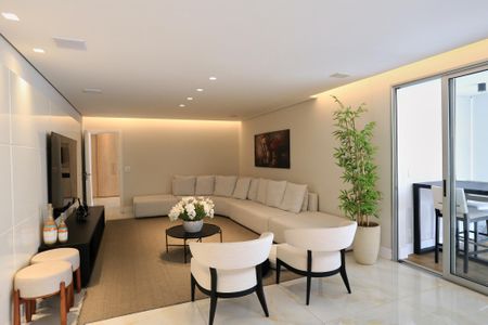Apartamento à venda com 380m², 5 quartos e 6 vagas Apartamento à venda com 380m², 5 quartos e 6 vagasSala