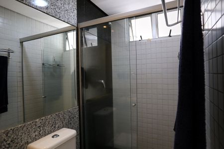 Apartamento à venda com 380m², 5 quartos e 6 vagas Apartamento à venda com 380m², 5 quartos e 6 vagasBanheiro da Suíte 2