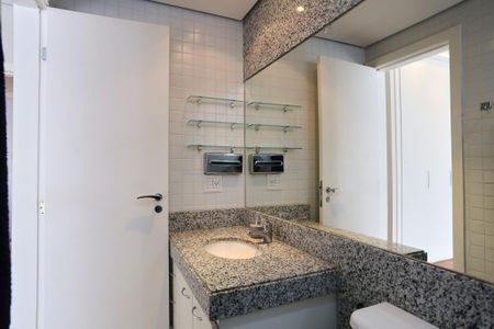 Apartamento à venda com 380m², 5 quartos e 6 vagas Apartamento à venda com 380m², 5 quartos e 6 vagasBanheiro da Suíte 2