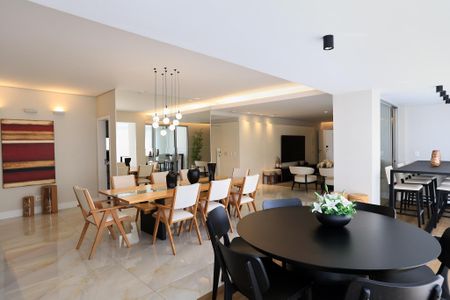 Apartamento à venda com 380m², 5 quartos e 6 vagas Apartamento à venda com 380m², 5 quartos e 6 vagasSala