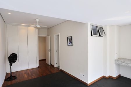 Apartamento à venda com 380m², 5 quartos e 6 vagas Apartamento à venda com 380m², 5 quartos e 6 vagasSuíte 2