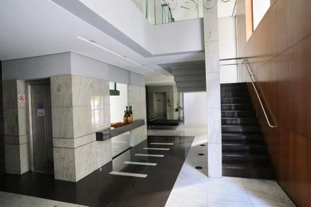 Apartamento à venda com 380m², 5 quartos e 6 vagas Apartamento à venda com 380m², 5 quartos e 6 vagasHall