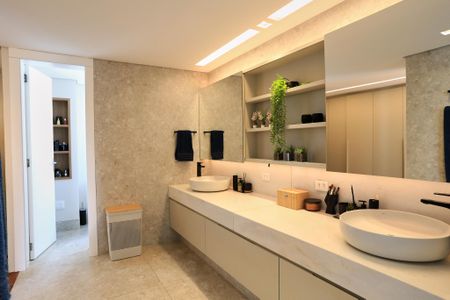 Apartamento à venda com 380m², 5 quartos e 6 vagas Apartamento à venda com 380m², 5 quartos e 6 vagasBanheiro da Suíte master