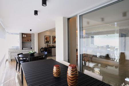 Apartamento à venda com 380m², 5 quartos e 6 vagas Apartamento à venda com 380m², 5 quartos e 6 vagasDetalhe Sala