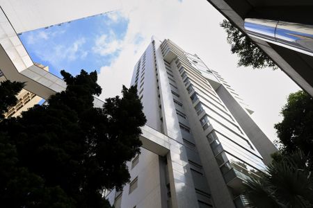 Apartamento à venda com 380m², 5 quartos e 6 vagas Apartamento à venda com 380m², 5 quartos e 6 vagasFachada