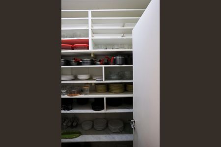 Apartamento à venda com 380m², 5 quartos e 6 vagas Apartamento à venda com 380m², 5 quartos e 6 vagasDespensa