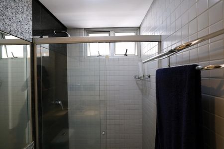 Apartamento à venda com 380m², 5 quartos e 6 vagas Apartamento à venda com 380m², 5 quartos e 6 vagasBanheiro da Suíte 2