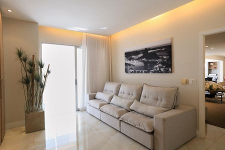 Apartamento à venda com 380m², 5 quartos e 6 vagas Apartamento à venda com 380m², 5 quartos e 6 vagasSala de TV