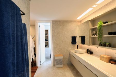 Apartamento à venda com 380m², 5 quartos e 6 vagas Apartamento à venda com 380m², 5 quartos e 6 vagasBanheiro da Suíte master