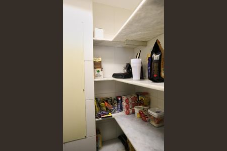 Apartamento à venda com 380m², 5 quartos e 6 vagas Apartamento à venda com 380m², 5 quartos e 6 vagasDespensa