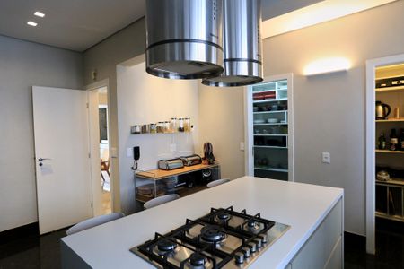 Apartamento à venda com 380m², 5 quartos e 6 vagas Apartamento à venda com 380m², 5 quartos e 6 vagasCozinha