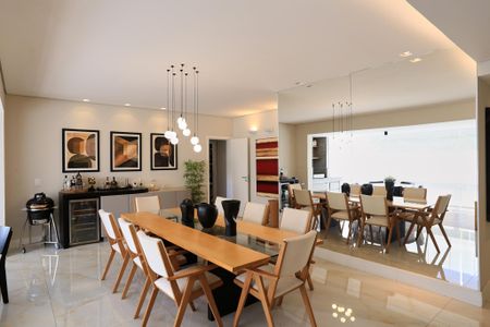 Apartamento à venda com 380m², 5 quartos e 6 vagas Apartamento à venda com 380m², 5 quartos e 6 vagasSala