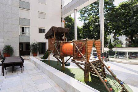 Apartamento à venda com 380m², 5 quartos e 6 vagas Apartamento à venda com 380m², 5 quartos e 6 vagasÁrea comum - Playground