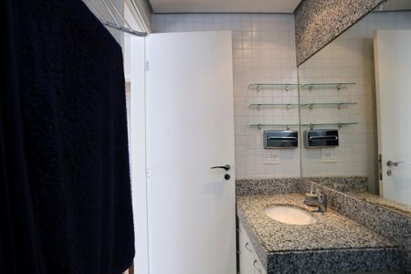 Apartamento à venda com 380m², 5 quartos e 6 vagas Apartamento à venda com 380m², 5 quartos e 6 vagasBanheiro da Suíte 2