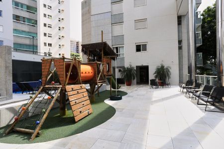 Apartamento à venda com 380m², 5 quartos e 6 vagas Apartamento à venda com 380m², 5 quartos e 6 vagasÁrea comum - Playground