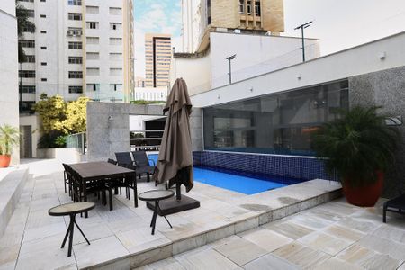 Apartamento à venda com 380m², 5 quartos e 6 vagas Apartamento à venda com 380m², 5 quartos e 6 vagasÁrea comum - Piscina