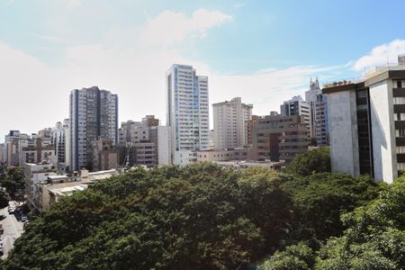 Apartamento à venda com 380m², 5 quartos e 6 vagas Apartamento à venda com 380m², 5 quartos e 6 vagasVista da Suíte