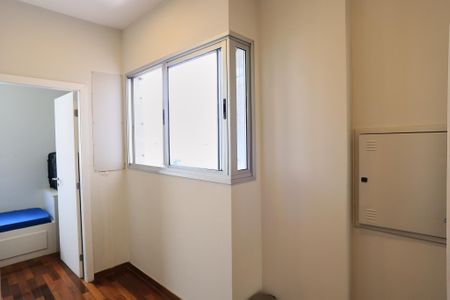Apartamento à venda com 380m², 5 quartos e 6 vagas Apartamento à venda com 380m², 5 quartos e 6 vagasQuarto de Serviço