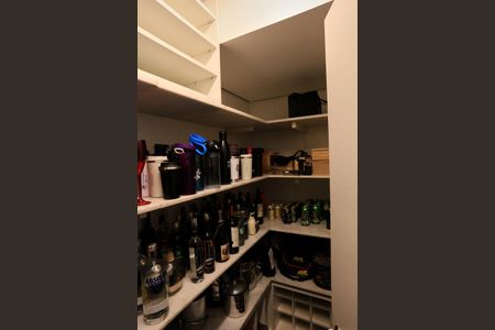 Apartamento à venda com 380m², 5 quartos e 6 vagas Apartamento à venda com 380m², 5 quartos e 6 vagasDespensa