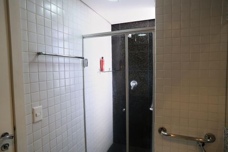 Apartamento à venda com 380m², 5 quartos e 6 vagas Apartamento à venda com 380m², 5 quartos e 6 vagasBanheiro da Suíte 3