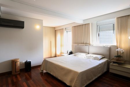 Apartamento à venda com 380m², 5 quartos e 6 vagas Apartamento à venda com 380m², 5 quartos e 6 vagasSuíte master