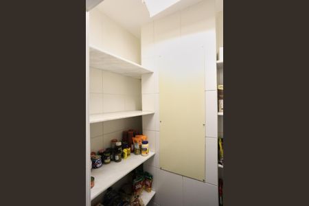 Apartamento à venda com 380m², 5 quartos e 6 vagas Apartamento à venda com 380m², 5 quartos e 6 vagasDespensa