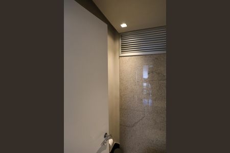 Apartamento à venda com 380m², 5 quartos e 6 vagas Apartamento à venda com 380m², 5 quartos e 6 vagasLavabo