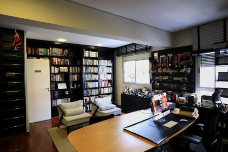 Apartamento à venda com 380m², 5 quartos e 6 vagas Apartamento à venda com 380m², 5 quartos e 6 vagasBiblioteca