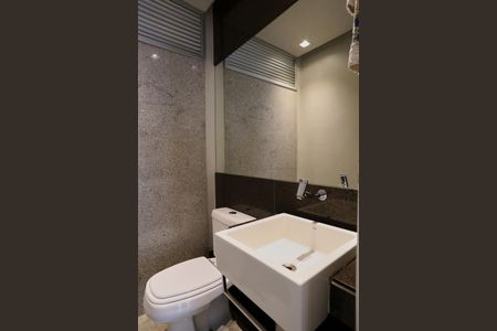 Apartamento à venda com 380m², 5 quartos e 6 vagas Apartamento à venda com 380m², 5 quartos e 6 vagasLavabo