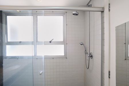 Apartamento à venda com 380m², 5 quartos e 6 vagas Apartamento à venda com 380m², 5 quartos e 6 vagasBanheiro da Suíte 1