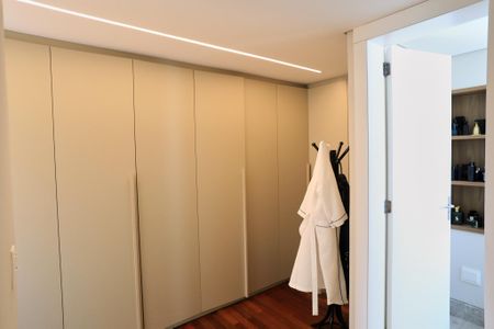 Apartamento à venda com 380m², 5 quartos e 6 vagas Apartamento à venda com 380m², 5 quartos e 6 vagasBanheiro da Suíte master