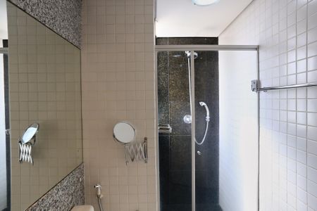 Apartamento à venda com 380m², 5 quartos e 6 vagas Apartamento à venda com 380m², 5 quartos e 6 vagasBanheiro da Suíte