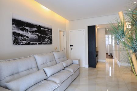 Apartamento à venda com 380m², 5 quartos e 6 vagas Apartamento à venda com 380m², 5 quartos e 6 vagasSala de TV