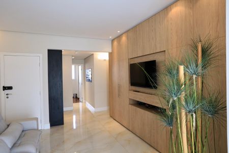 Apartamento à venda com 380m², 5 quartos e 6 vagas Apartamento à venda com 380m², 5 quartos e 6 vagasSala de TV
