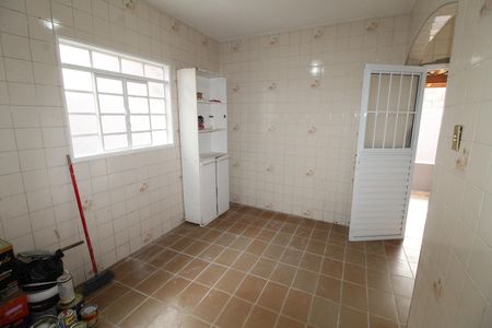 Casa para alugar com 60m², 2 quartos e 2 vagasCozinha